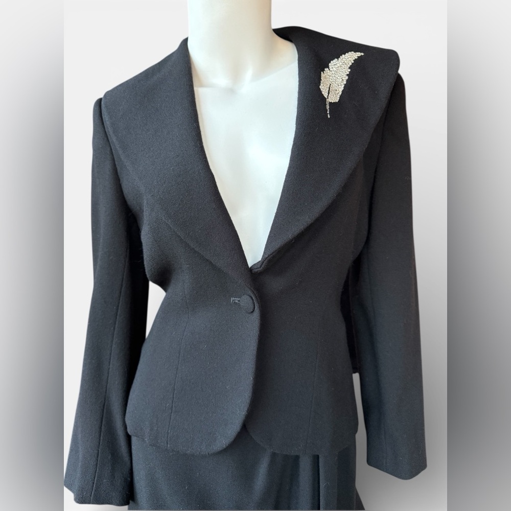 Vintage Calvin Klein black  midi skirt suit w/ Rhienstone 
Feather appliqué sz 6